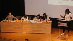 Imagen de archivo de uno de los torneos de debate acad�mico escolar que organiza la Fundaci�n Barri�