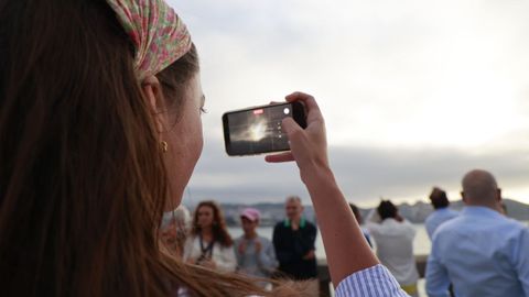 Eclipse total desde el paseo mar�timo de A Coru�a y las playas de Riazor y el Orz�n