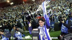 Final de la Copa del Rey entre el Deportivo y el Real Madrid, con V�ctor S�nchez levantando el t�tulo de campe�n