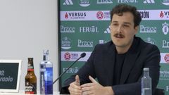 �lex V�zquez en su comparecencia fin de temporada en A Malata. 