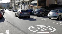 El Concello de Boiro s� que ha hecho los deberes para indicar a los conductores que la limitaci�n por las v�as urbanas es de 30 kil�metros por hora. De hecho, el pintado y colocaci�n de se�ales comenz� antes incluso de la entrada en vigor de la nueva normativa en las calles del entorno de la casa consistorial.