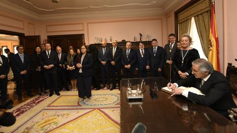 Otero firmó en el libro de honor del Concello de Lugo