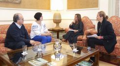 La alcaldesa recibi� en Mar�a Pita a P�rez Font�n y Teresa P�rez L�pez, del Chuac