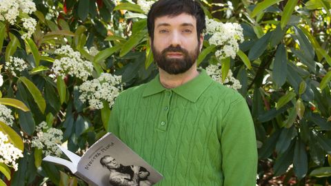 N�stor Barbosa es el autor de �Nuestra pluma�