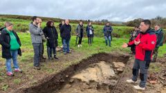 Imagen de una visita guiada al yacimiento romano de Brandomil, Zas