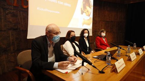 Las especialistas Julia Camps, Luca Graa y Rosa Marina Zas explicaron las ventajas de la nueva unidad