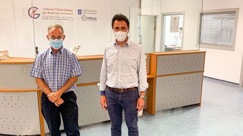 Juan Luis M�ndez Rojo, director general del grupo Vinigalicia, junto con el doctor �ngel Carracedo, a la izquierda de la imagen