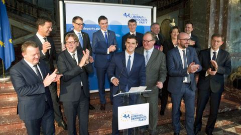 El lder de Ciudadanos recibi el respaldo de los siete primeros ministros liberales europeos, los gobernantes de Dinamarca, Holanda, Blgica, Luxemburgo, Eslovenia, Finlandia y Estonia.