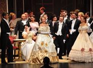 Escena de � La Traviata�, interpretada por la compa��a de la �pera Nacional de Moldavia. 
