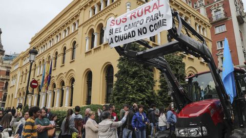 El campo asturiano protesta en Oviedo