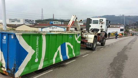 Limpieza de un polígono industrial en Gijón a cargo de Emulsa