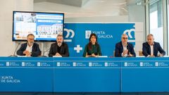Mar�a Mart�nez Allegue, conselleira de Vivenda, present� el fallo del jurado junto al alcalde de Ames, Blas Garc�a (a su izquierda), miembros del Colexio de Arquitectos de Galicia y�el secretario xeral de Vivenda e Urbanismo, Heriberto Garcia Porto (izquierda)