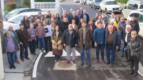 Vecinos del n�cleo, con representantes de los dos consistorios