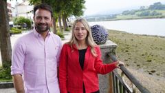 El presidente del PP en Asturias, lvaro Queipo, junto a la vicesecretaria de reto digital y demogrfico del mismo partido, Noelia Nez, en el descenso a nado de la ra de Navia.