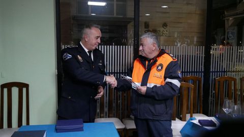 Entrega de reconocimientos a la Polica Local y Proteccin Civil de Ares