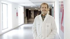 El doctor Juanatey, jefe del Servicio de Cardiolog�a del HULA, modera una sesi�n sobre la terapia hipolipemiante en el paciente de alto riesgo.