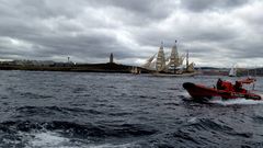 Imagen de uno de los veleros, tomada desde otra embarcaci�n