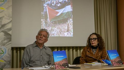 Presentaci�n do libro de Ignacio Castro, �Roxe de Sebes�, no acto mensual de Barbantia