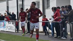 Migui celebra el gol que consum� la remontada del Estradense en el minuto 76.