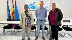 Reunión del candidato de Foro a la Presidencia del Principado, Adrián Pumares, con el presidente de AFESA, Daniel Pedro Rodríguez, y el representante del comité de Usuarios, Rubén Herrero