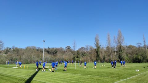 Los jugadores del Oviedo, en El Requexn