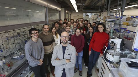 Equipo del Ciqus de la USC, liderado por Javier Montenegro, que ha logrado el proyecto para aumentar la efectividad de los fármacos