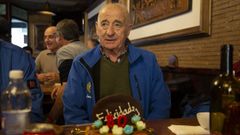 Agustn sopl las velas en la comida del Ivernovespa