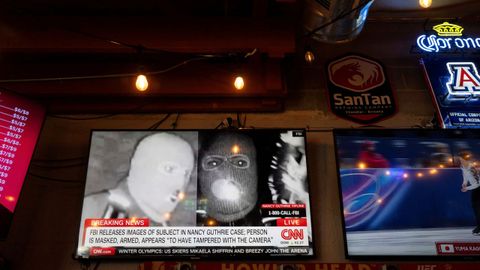 Im�genes del sospechoso de secuestrar a Nancy Guthrie captado por las c�maras de seguridad de su casa
