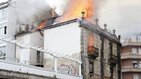 Incendio en un edificio de la avenida de As Caldas, en Ourense 