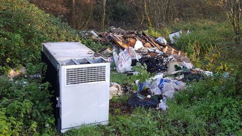 Vertedero ilegal en San Andr�s de los Tacones