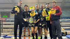 Integrantes del Club de Lucha Noia y del ITF Noia en el ring.