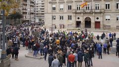 La manifestaci�n de transportistas de este jueves, en el momento de su llegada a la Subdelegaci�n del Gobierno.