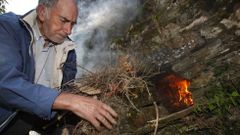 Media tonelada de cal a cocer como hai 60 anos