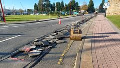 Comienzan la obras para tapar los ra�les del tranv�a en el entorno del castillo de San Ant�n