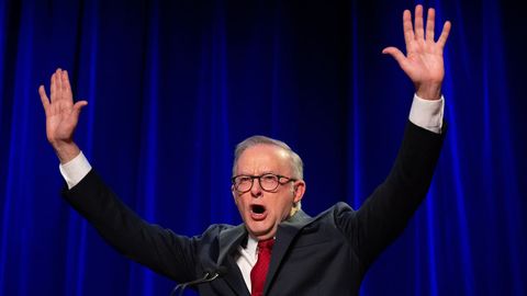 El primer ministro australiano, Anthony Albanese, habla�en la noche de las elecciones laboristas en el Club RSL de Canterbury-Hurlstone, este 3 de mayo.