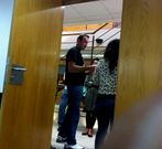 Uno de los acusados a la entrada de la sala de vistas.