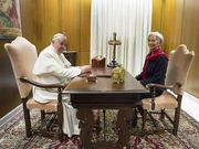 Francisco se entrevist� con Lagarde en el Vaticano. 