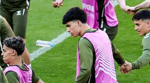 El canterano del Celta Andr�s Anta��n, en el entrenamiento del Celta en Friburgo.
