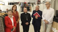 Inaugurada en Carballo la tienda solidaria Arroupa, de Critas