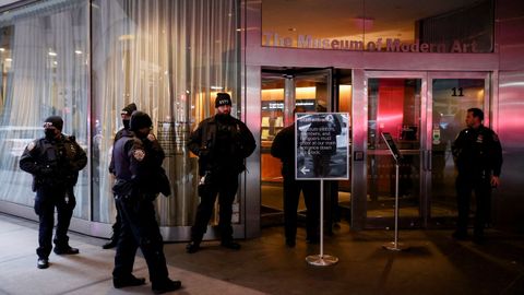Entrada del MoMa de Nueva York, evacuado tras un apu�alamiento
