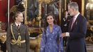 La princesa Leonor, junto a la reina Letizia y el rey Felipe VI, en el besamanos que tuvo lugar en el Palacio Real con motivo del da de la Fiesta Nacional.