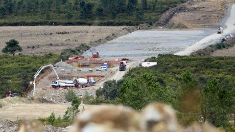 Obras del viaducto del ro Seco de la A-54, en el lmite entre Lugo y A Corua