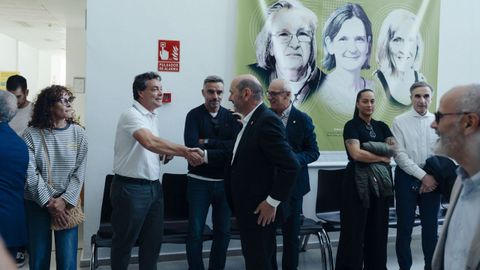 Rafael Louzn abre el Mster de Gestin Empresarial del Deporte en el Campus de Ourense.El presidente de la UD Ourense Javier Orbn saluda a Louzn en presencia de Anxo Valcrcel (La Pursima y CD Velle) y el vicepresidente de la federacin gallega, Jos Manuel Fernndez