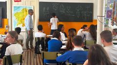Taller de escritura cuneiforme en el colegio Arenales Compa��a