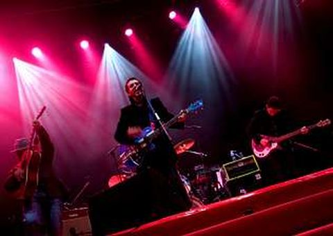 El grupo asturiano Stormy Mondays tiene discos en ingl�s y en espa�ol.