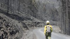 El viento reactiva los focos de los incendios de O Courel
