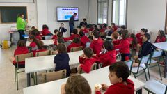 Una actividad de la asociacin de Anedia en un colegio