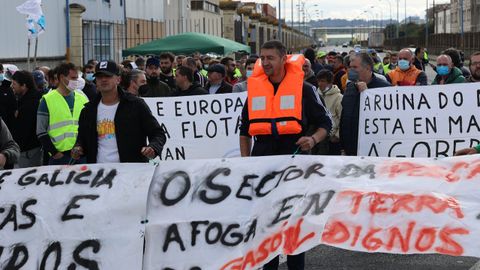 Queremos traballar sen nos arruinar, deca alguna de las pancartas