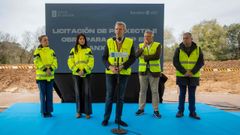 Comparecencia de Alfonso Rueda junto al terreno de Noalla cedido por el concello