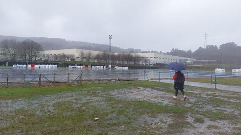 El campo de f�tbol del Sar, en Extramundi, est� en obras para renovar el c�sped artificial